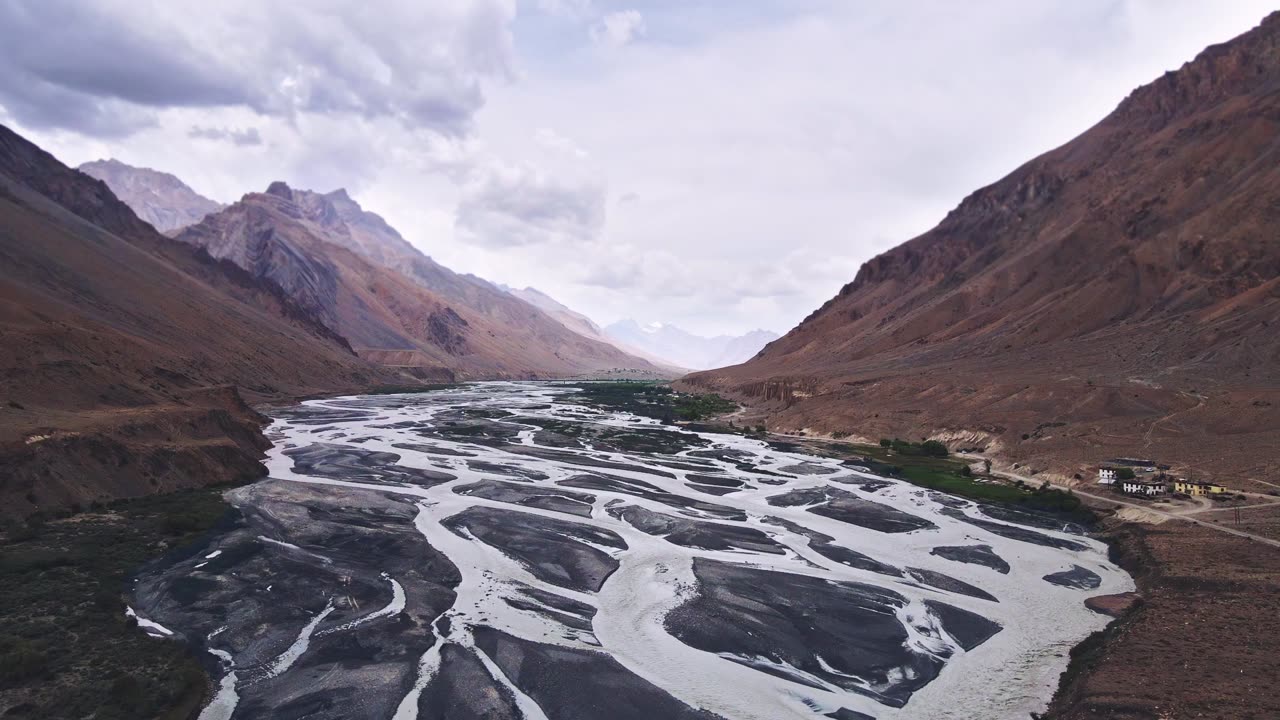 Rive flowing between mountain