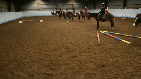 Julia rider i Perstorp. 13 Nov. 2013