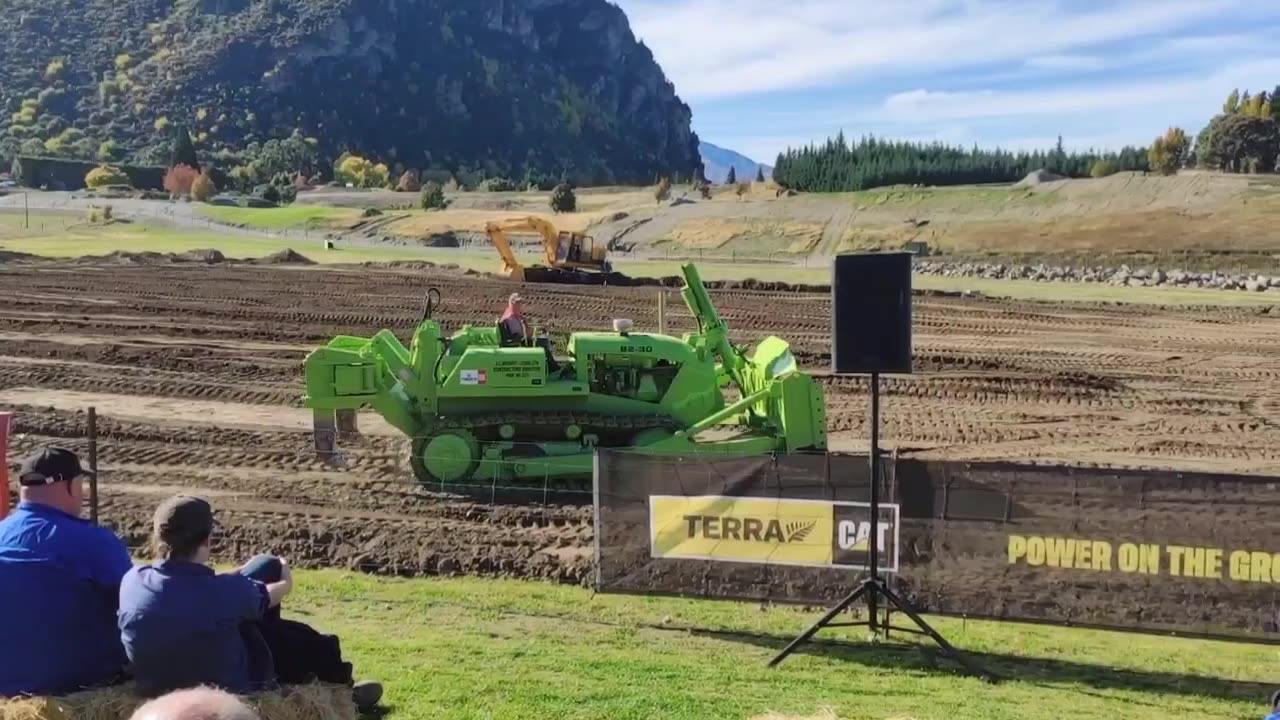 Wheels at Wanaka 2023 - Terex 82-30 Dozer