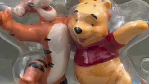 Disney Parks Winnie the Pooh and Tigger Ceramic Salt and Pepper Shaker Set #shorts