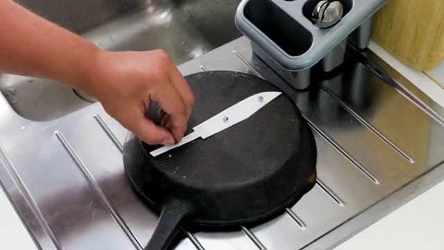 How to make Sharp knife from an old steel frypan