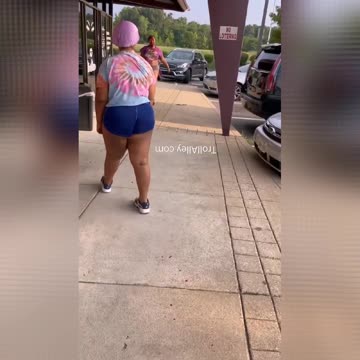 DINDUNETTE ABSORBS BLOODY HOMERUN STRIKE WITH FOREHEAD - PACK OF DINDUS IN EVERYDAY FIGHT