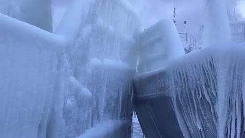 The ships were in the "ice trap" because of the storm on Lake Baikal
