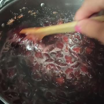 Quick stirring to get proper jam consistency