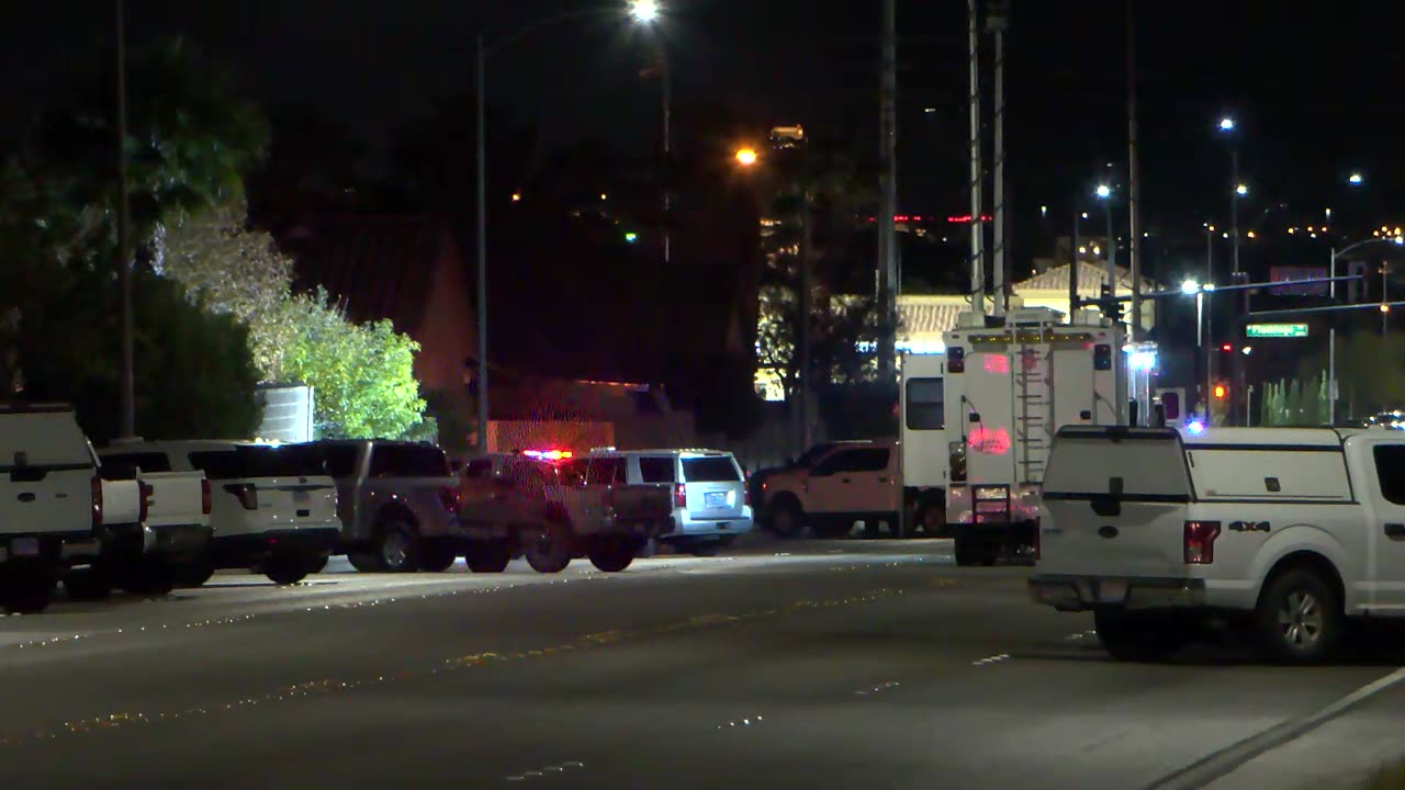 SWAT, Las Vegas police respond to barricade in west valley; suspect in custody