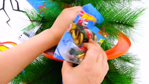 Vlad and Niki pretend play and decorate the Christmas tree
