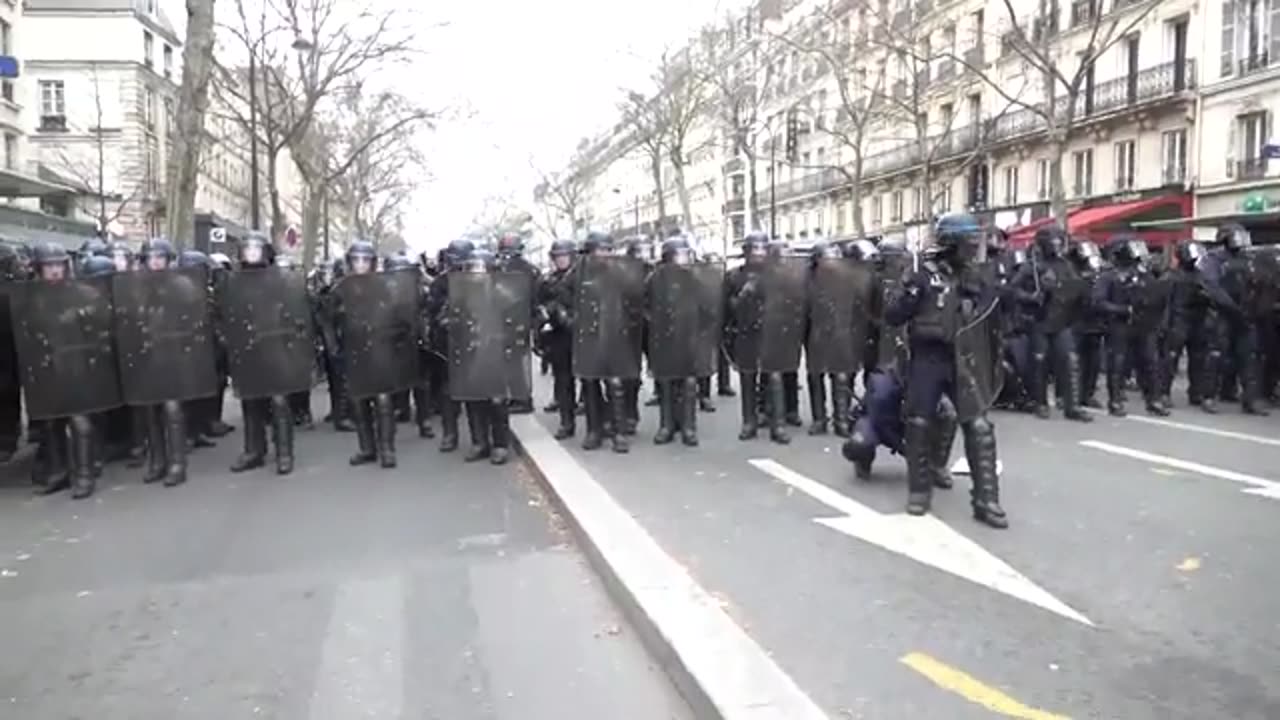 DIRECT - Incidents en tête de la manifestation contre la réforme des retraites