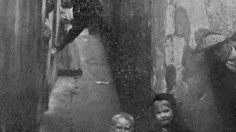 Life in British Victorian Slums (19th Century London's Rookeries) British Heritage Shame