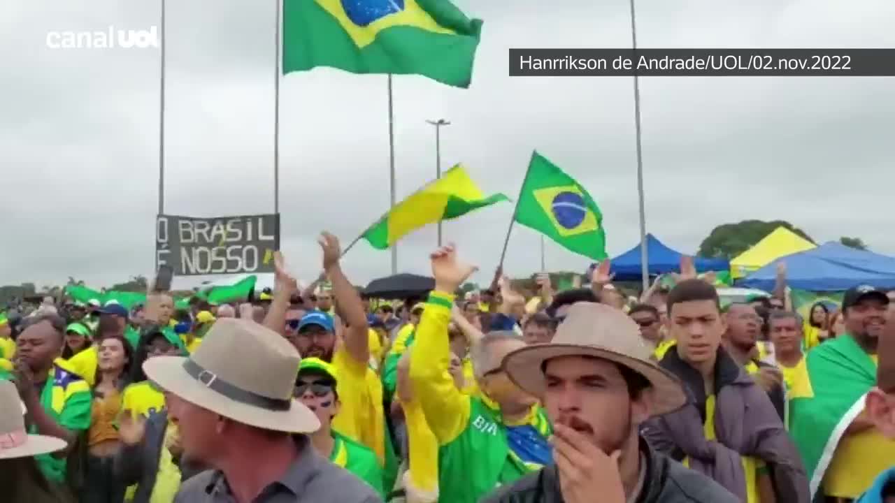 Bolsonaristas pedem intervenção e que Exército 'saia do quartel' em Brasília