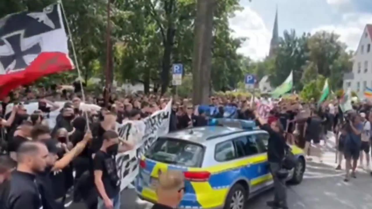 “Auslander raus!” German patriots do not want fake asylum seekers in Germany.