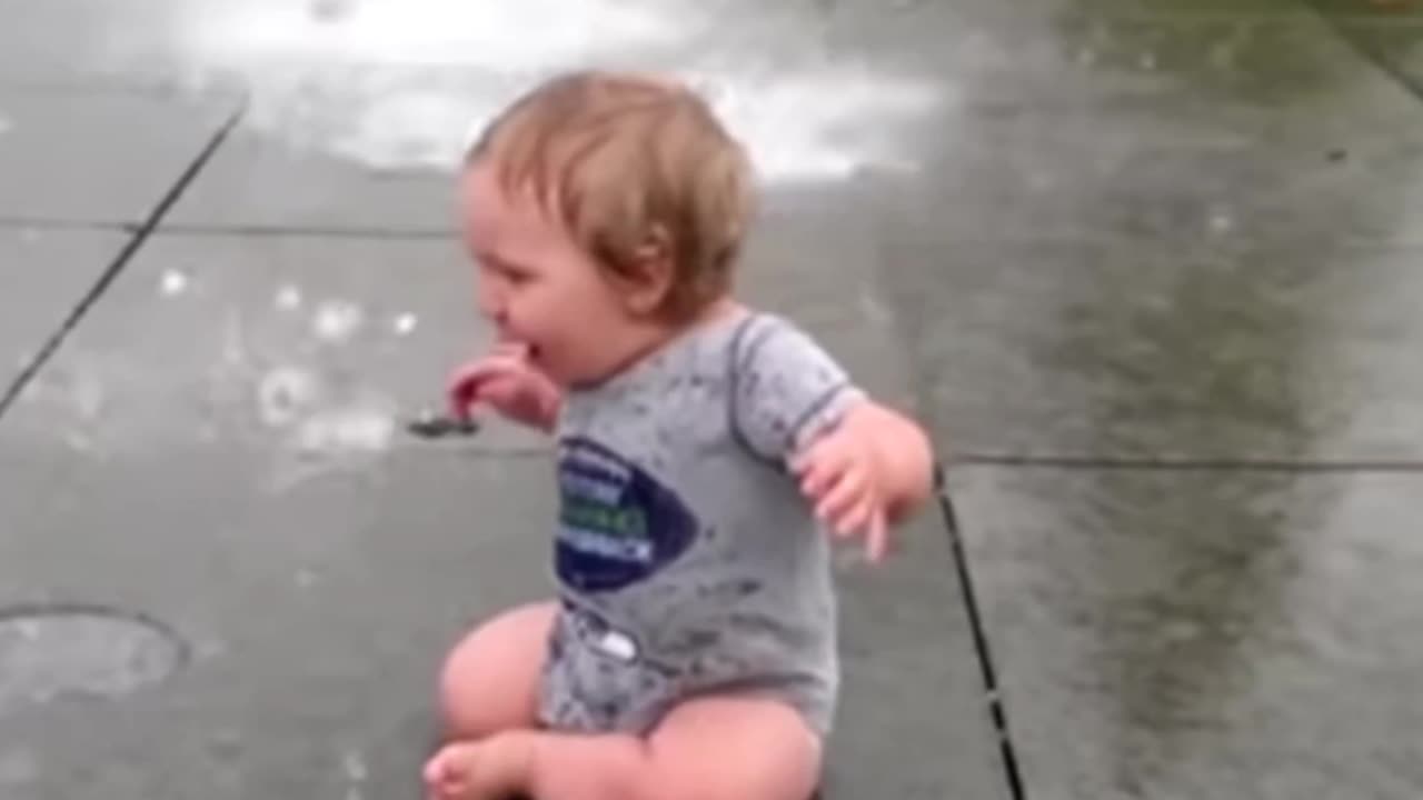 Baby's funniest moments in water