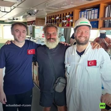 Aventurero intenta cruzar el océano Atlántico en una embarcación a pedal y se extravía