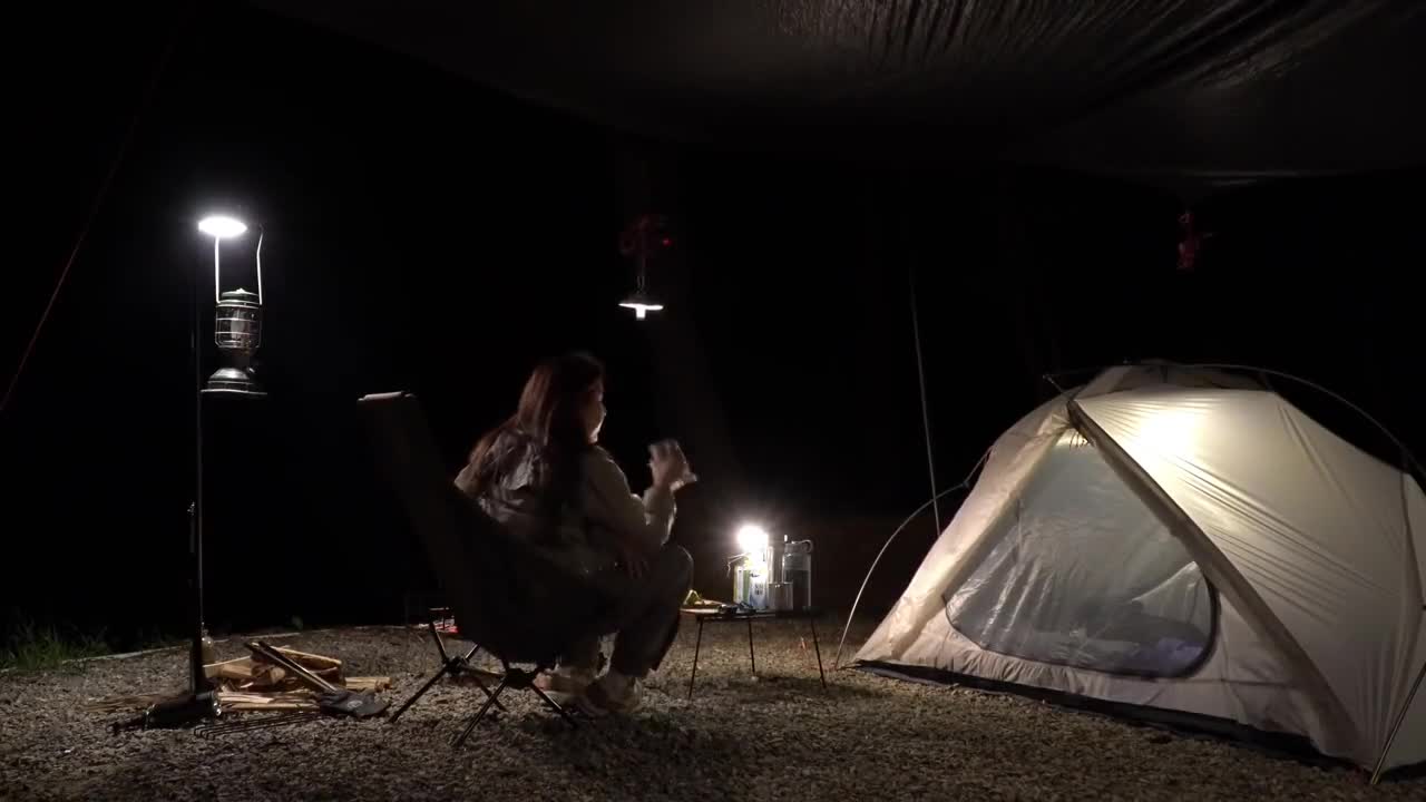 The beauty makes a meal in the outdoor camp alone, and has some cocktails. It's relaxing and comfort