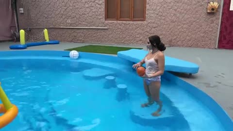 Swimming_Basketball_in_the_pool