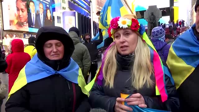 Protesters in Times Square call for peace in Ukraine