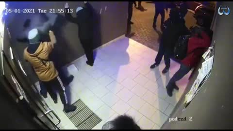 Belarus: Unidentified armed men in civilian clothes protecting Minsk neighbourhoods