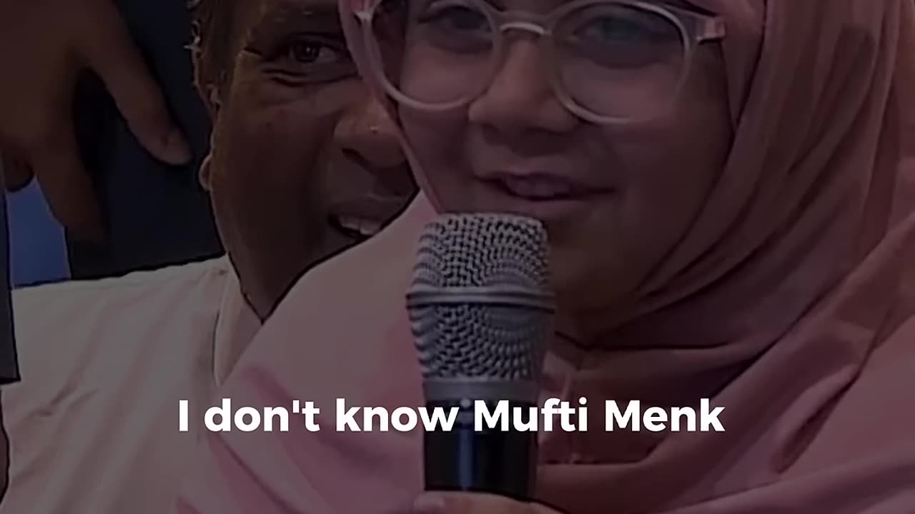 Cute little girl says 'I Love you' to Mufti Menk - @muftimenkofficial #shorts