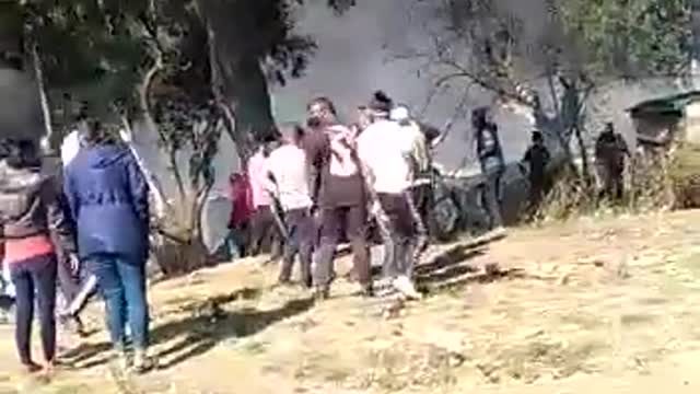 Indiens brûlent bidonvilles noirs à Pietermaritzburg (Natal)