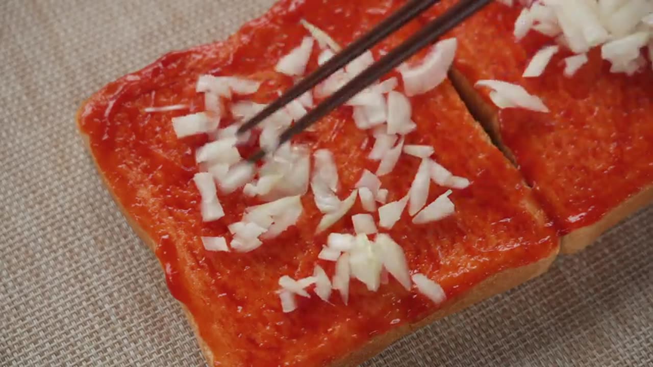 Pizza toast that is so delicious that I keep thinking about it