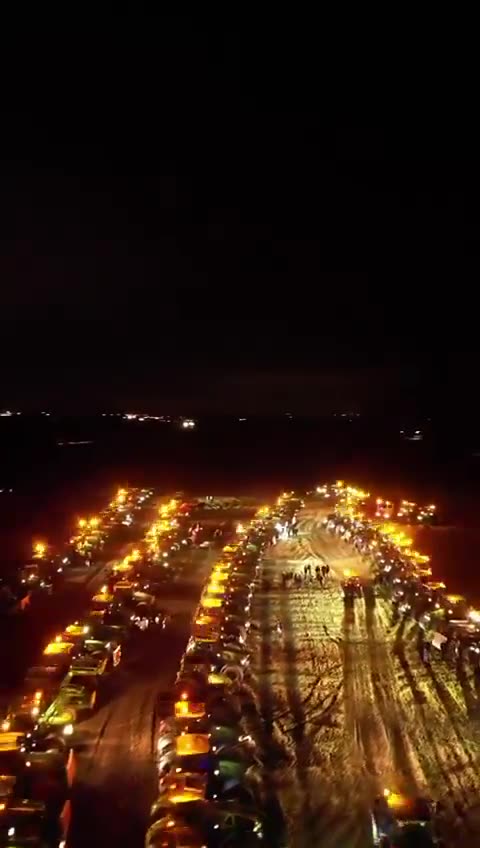 DUITSE BOEREN VERZAMELEN ZICH IN BERLIJN OP 18 DECEMBER 2023, DIT ZIE JE NIET IN NEDERLAND OF OP HET NOS NIEUWS!