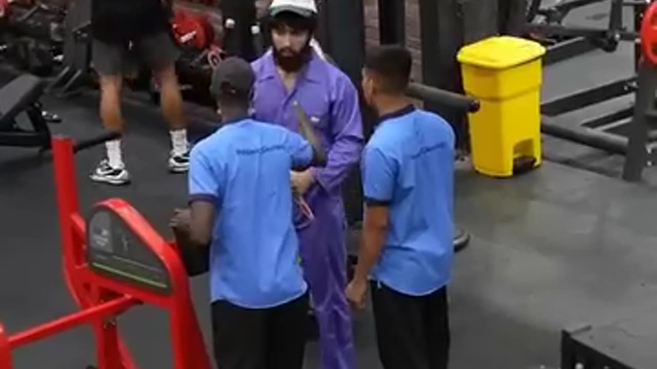 Pranking Profesional players as a cleaner.