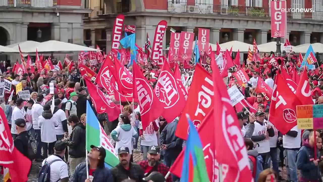 Spain: Thousands of union members march in Madrid for higher wages and better rights