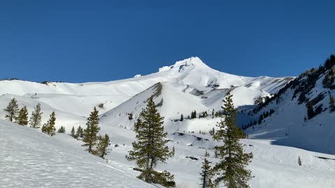 Whiter Than Marshmallows – Mount Hood – Oregon – 4K