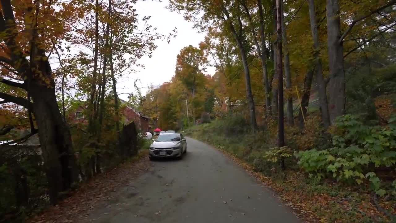 New England Fall Colors Road Trip_ Kancamagus Highway, Stowe, Sleepy Hollo (00h21m37s-00h23m46s)