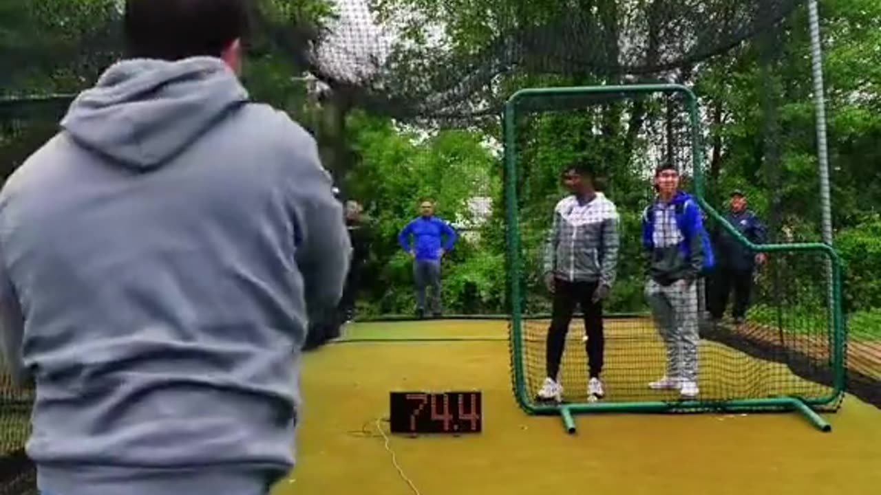 W DAD 👏 (via @CS99TV) #baseball #batting #contest #dadsoftiktok