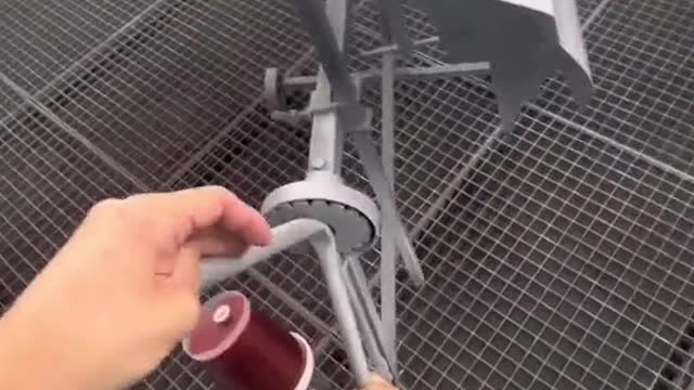 Spray a layer of red car paint on automotive sheet metal, and the effect is good