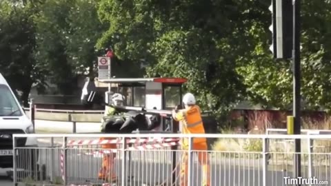 DOWN WITH ULEZ: Londoners Topple Spy Cameras To Thwart United Nations Depopulation Goals