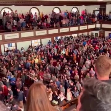 LOVING THAT BIG BEAUTIFUL REVIVAL!!! GOD IS THE WAY!!!