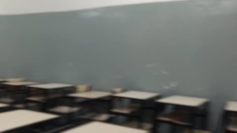 Sextou e só eu e a professora na sala de aula