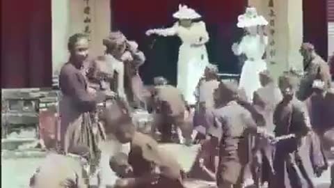 This is the Queen herself throwing food to African kids like chicken Rest in Peace?!!....🚫