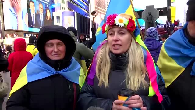 Protesters in Times Square call for peace in Ukraine