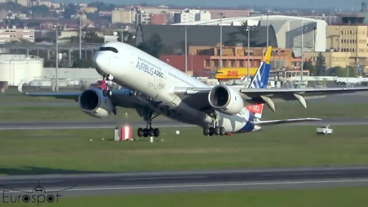 Pilot Attempts Takeoff With Only One Engine