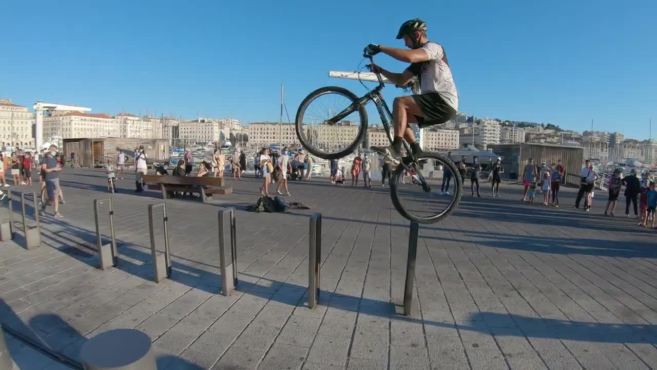 Guy Impressively Bounces Between Bollards On His Bike