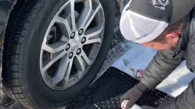 Tire modification, so that the tires can run on the ice, anti-skid treatment.