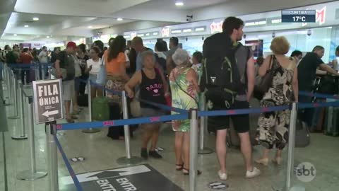 Caminhoneiros fecham rodovias após vitória de Lula | SBT Brasil (31/10/22)