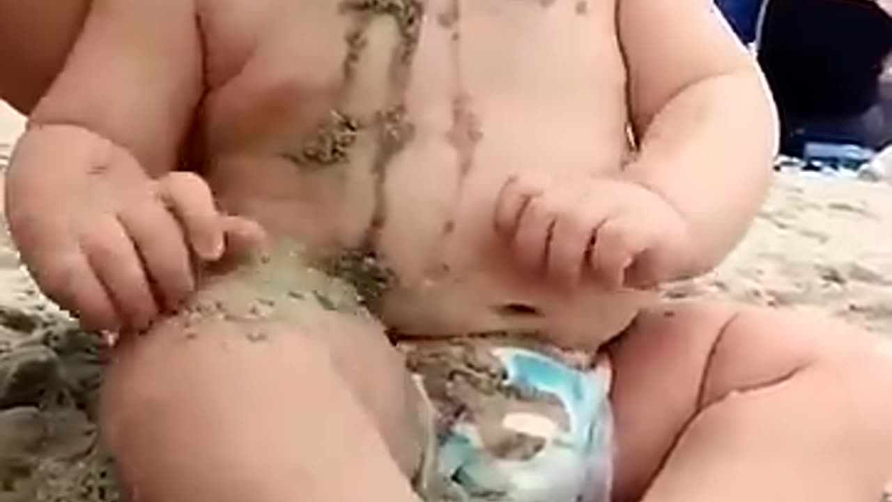 funny baby reaction on the beech