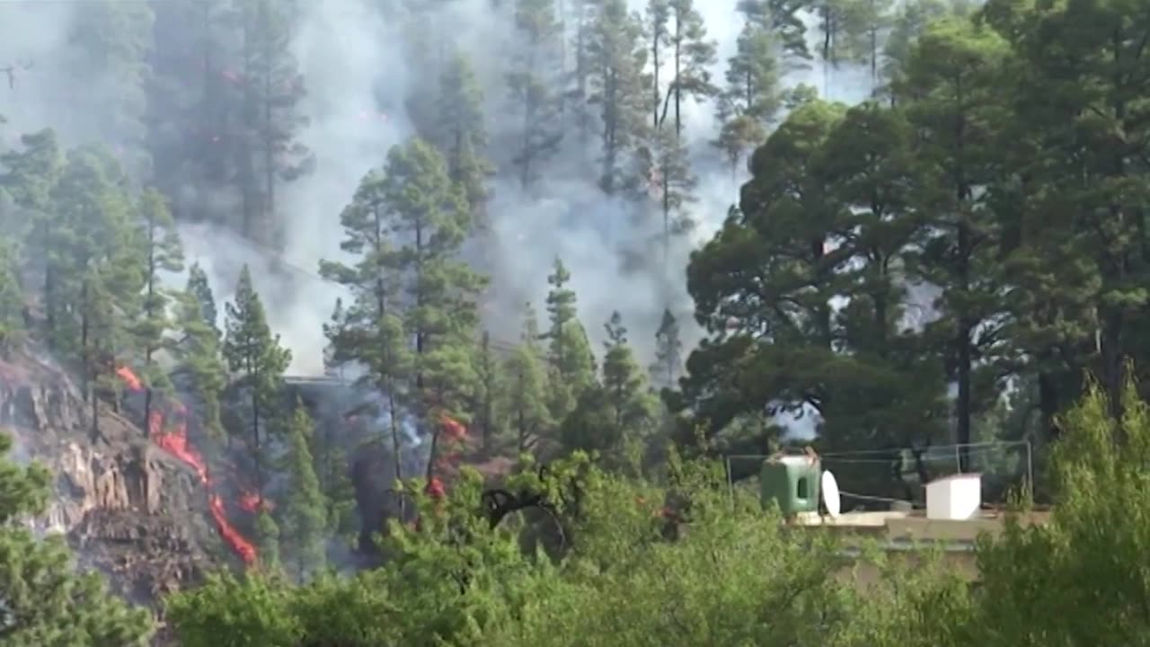 Hundreds evacuated from Canary Islands wildfires