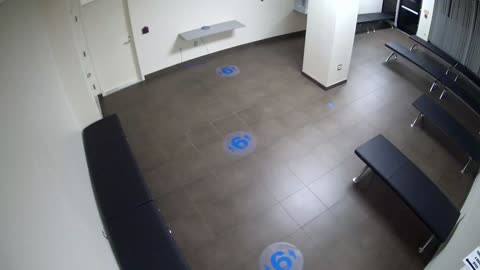 8030FCOB01128BadgingWaitingArea_2021-01-05_05h00min01s150ms.mp4