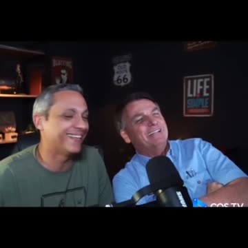 Jair Bolsonaro no estúdio de gravação do Deputado Federal Gustavo Gayer