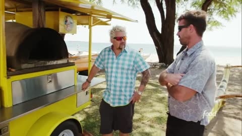 Guy Fieri Eats Dynamite Pizza in Maui Diners