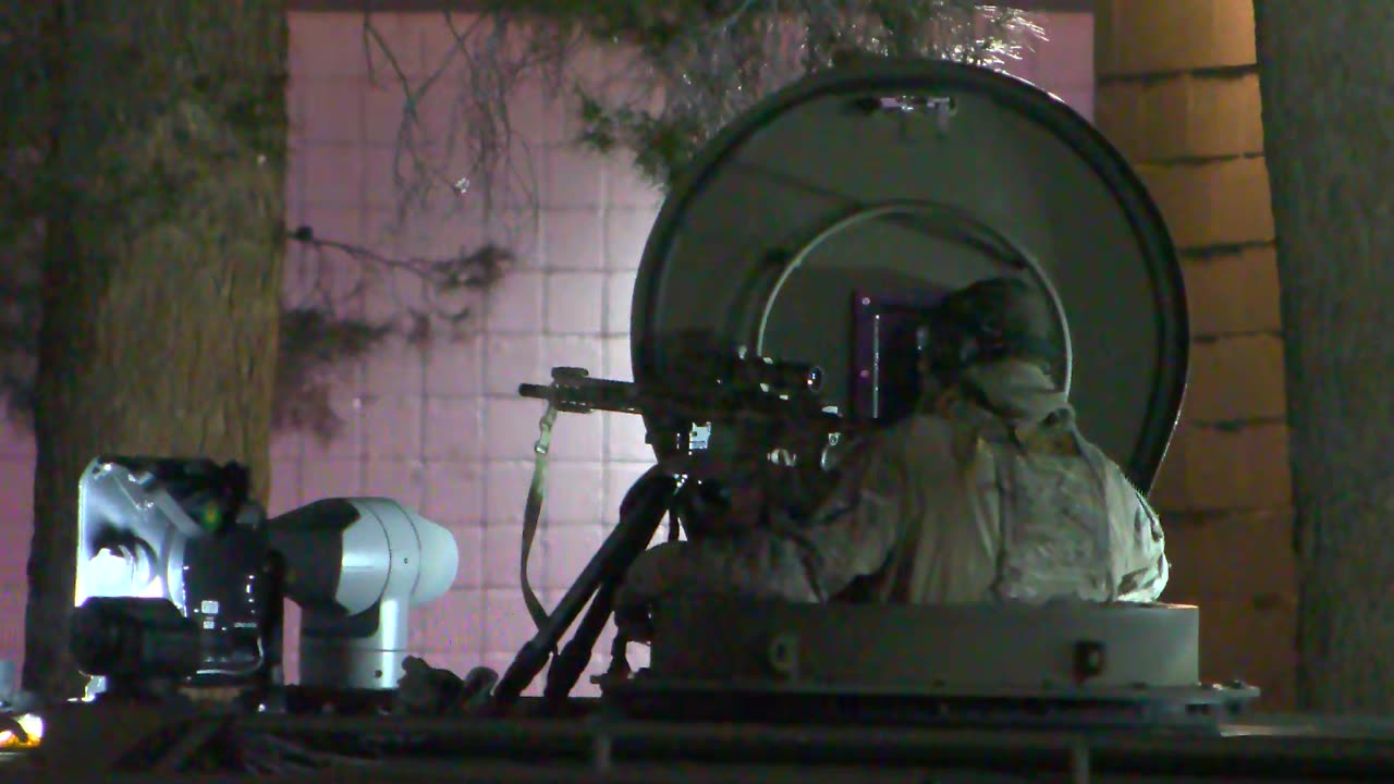 Suspect barricades himself inside apartment complex east of Las Vegas Strip
