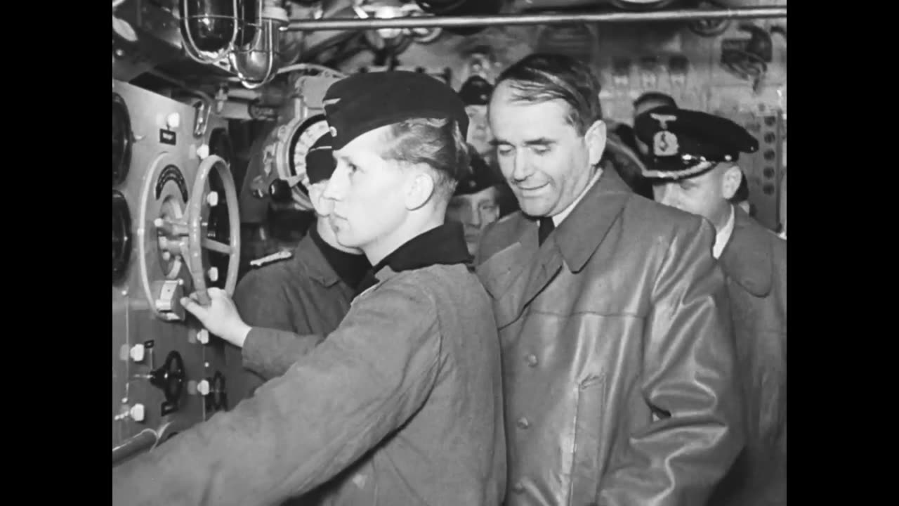 Albert Speer auf einer U-Boot-Tour.