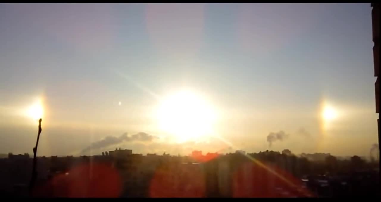 Three suns appeared simultaneously at St. Petersburg, Russia