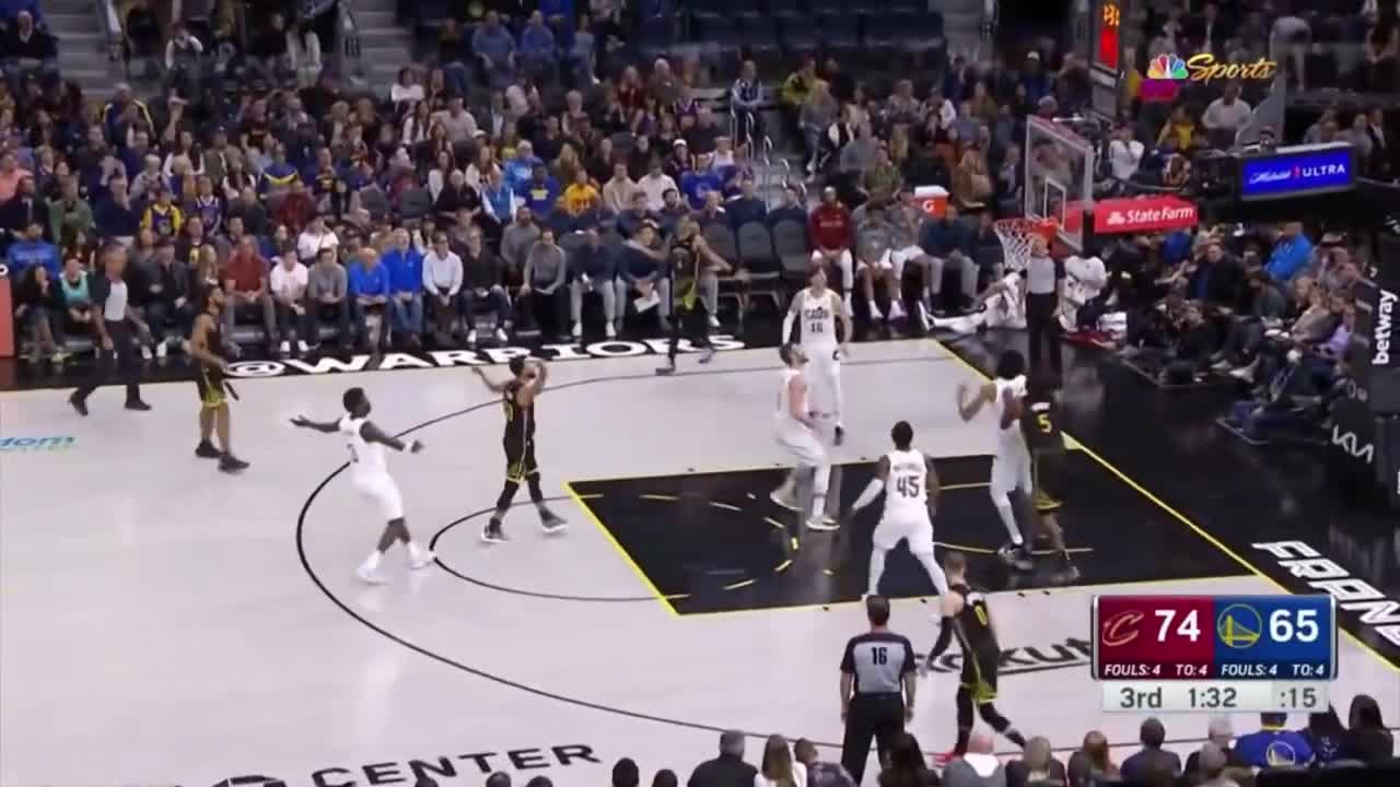 Steph Curry shocks crowd with first ever floater from three-point range in NBA history😯