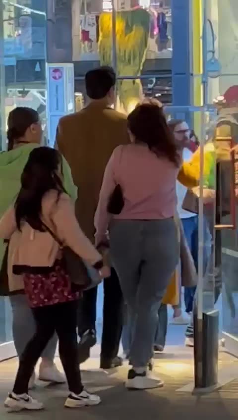 Basha në Berlin me një vajzë misterioze