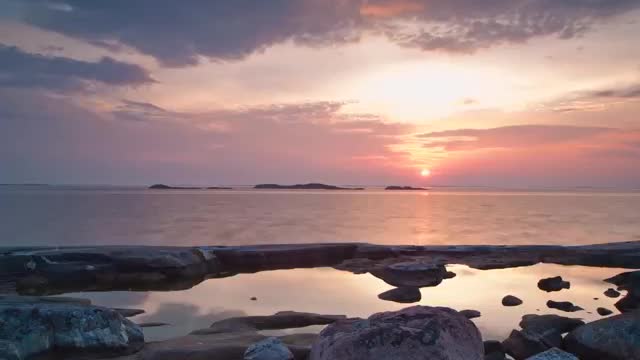 To have the most simple life and the most distant dream, even if the cold tomorrow.